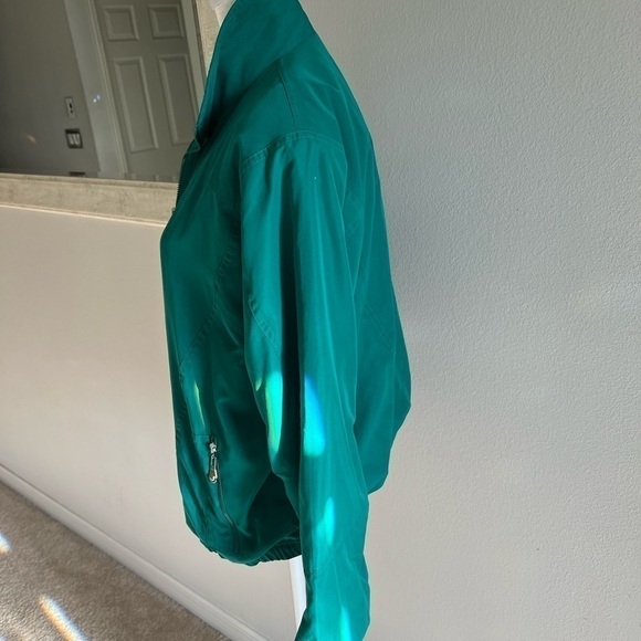 Koret: Pre owned, Excellent Condition Women Green zipper front jacket. Size M - Picture 4 of 8